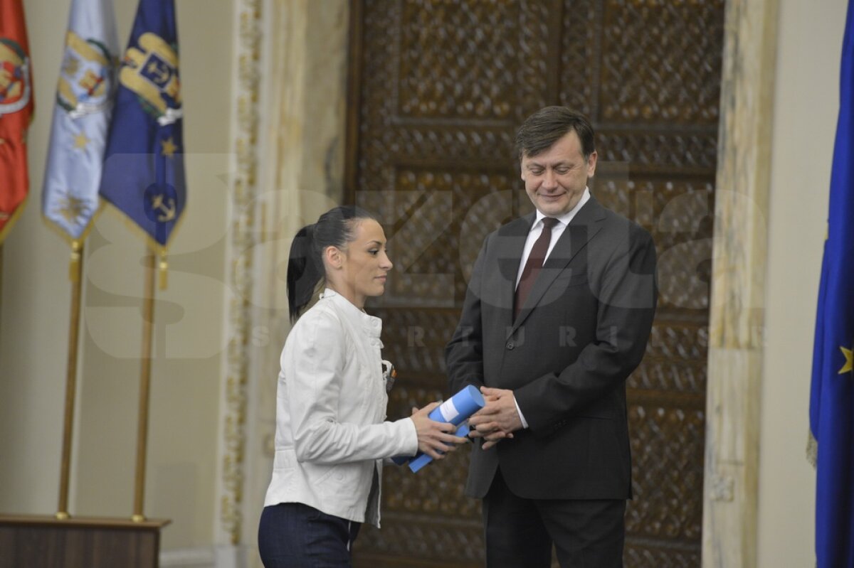 FOTO Olimpicii au fost decoraţi de Preşedintele României: "Vă mulţumesc în numele tuturor românilor!"