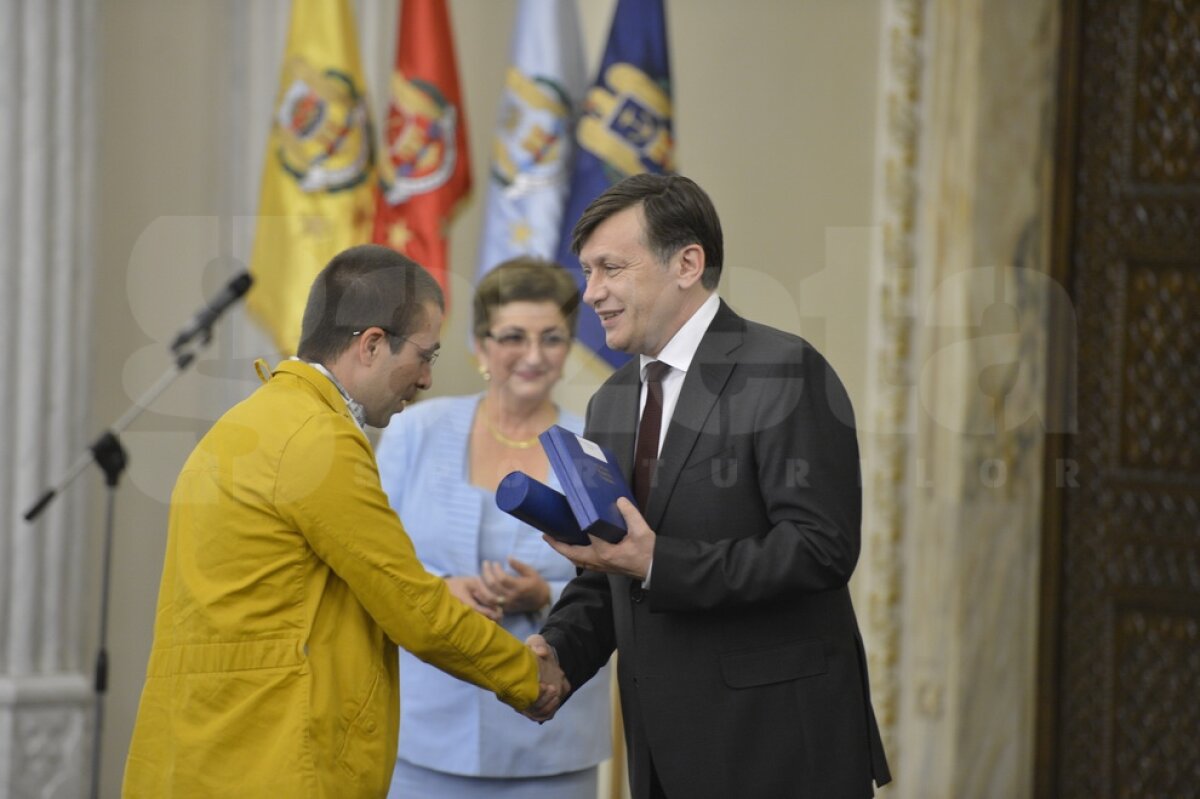 FOTO Olimpicii au fost decoraţi de Preşedintele României: "Vă mulţumesc în numele tuturor românilor!"