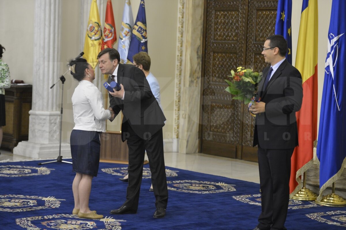 FOTO Olimpicii au fost decoraţi de Preşedintele României: "Vă mulţumesc în numele tuturor românilor!"