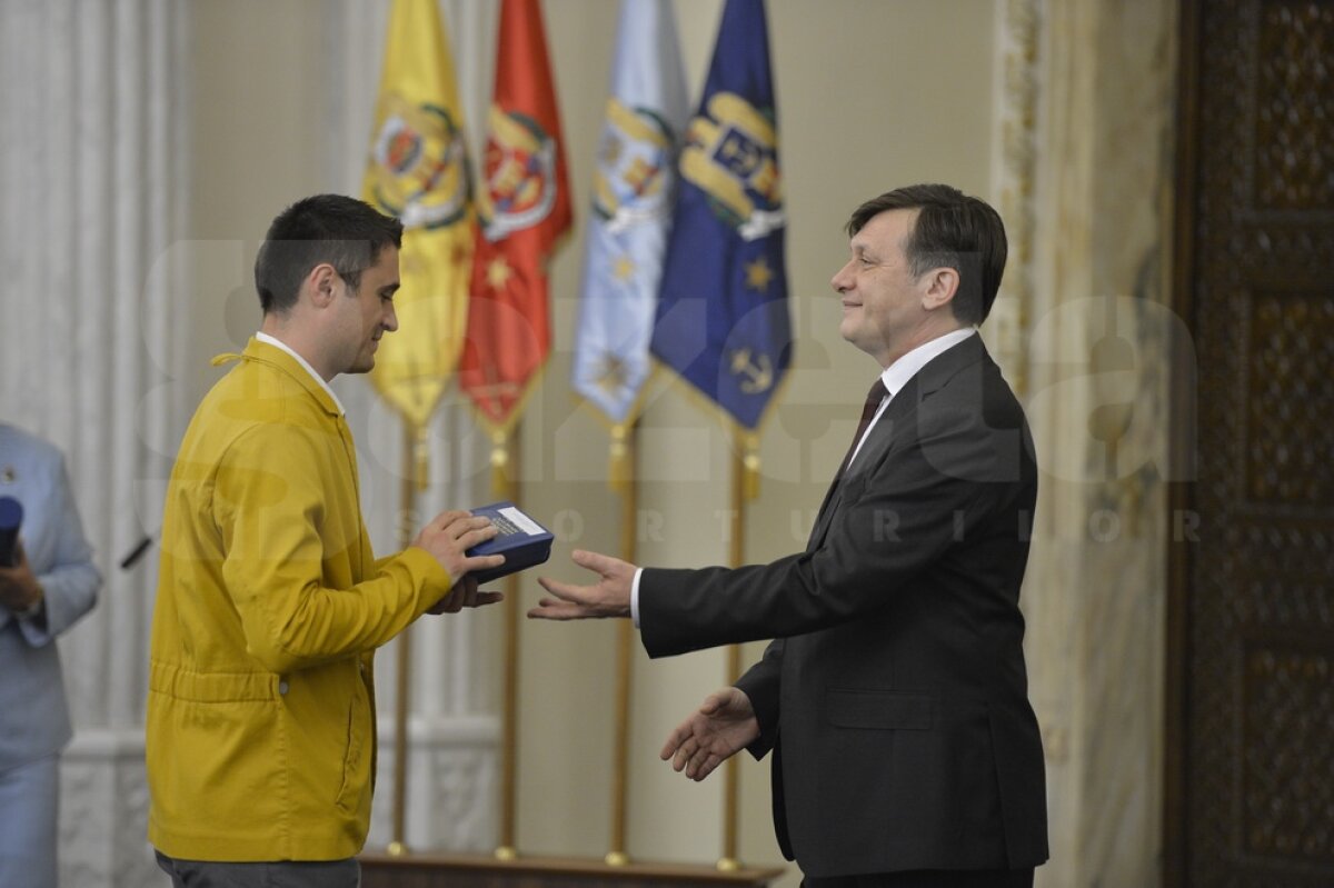 FOTO Olimpicii au fost decoraţi de Preşedintele României: "Vă mulţumesc în numele tuturor românilor!"