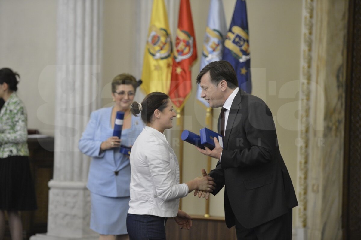 FOTO Olimpicii au fost decoraţi de Preşedintele României: "Vă mulţumesc în numele tuturor românilor!"