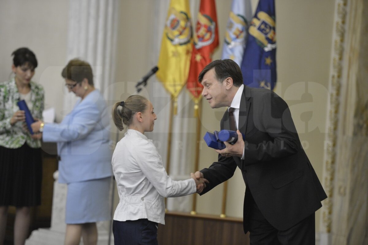 FOTO Olimpicii au fost decoraţi de Preşedintele României: "Vă mulţumesc în numele tuturor românilor!"