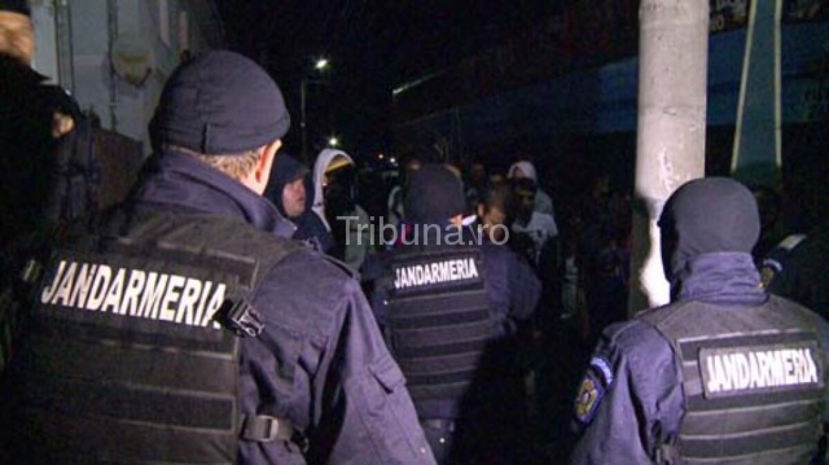 FOTO Ipoteze diferite în scandalul de la Slimnic » Fanii Stelei: "I-am făcut garou cu fularul altfel murea", localnicii: "Ne-am încuiat în casă"