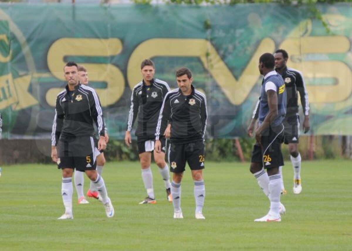 FOTO Sub aripa lui N'Doye » Curelea şi Varga au efectuat primul antrenament la Vaslui