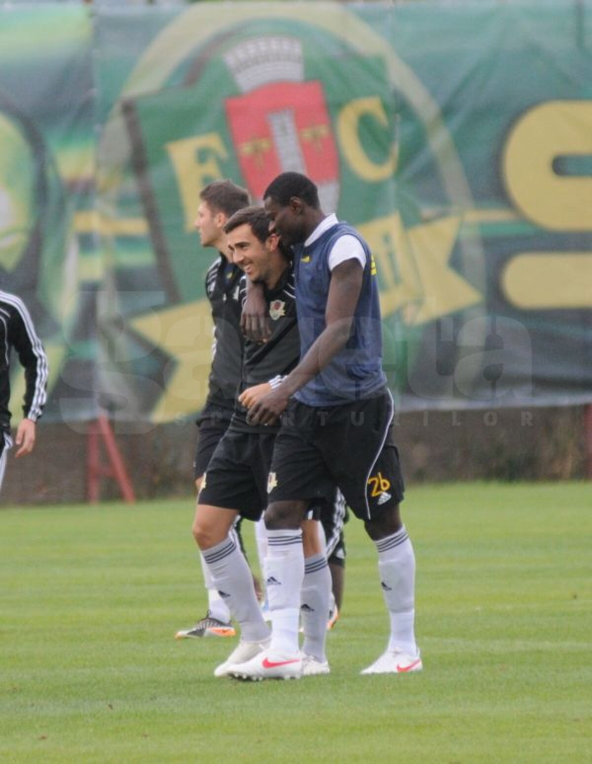 FOTO Sub aripa lui N'Doye » Curelea şi Varga au efectuat primul antrenament la Vaslui