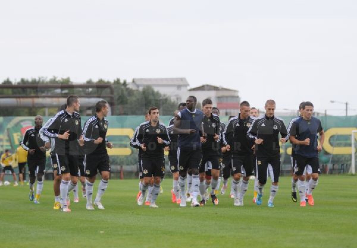 FOTO Sub aripa lui N'Doye » Curelea şi Varga au efectuat primul antrenament la Vaslui