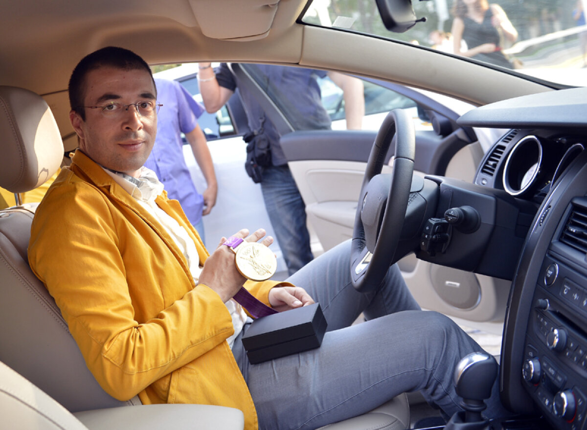 FOTO Gata de vacanţă » Olimpicii României au fost recompensaţi ieri cu maşini Renault