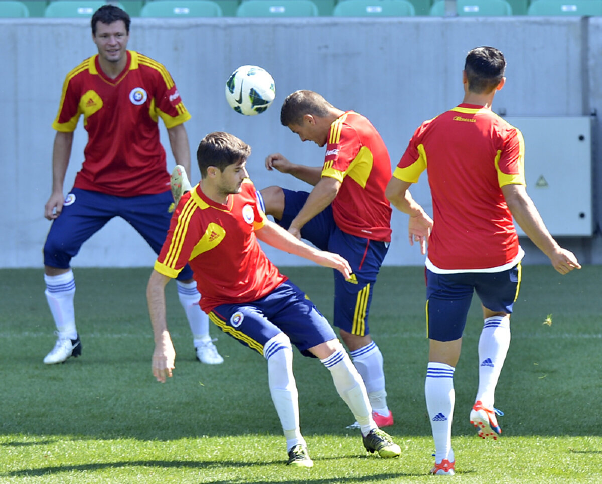 Se închină în faţa fanilor » Raţ cheamă suporterii alături de ”tricolori” în campania pentru CM 2014