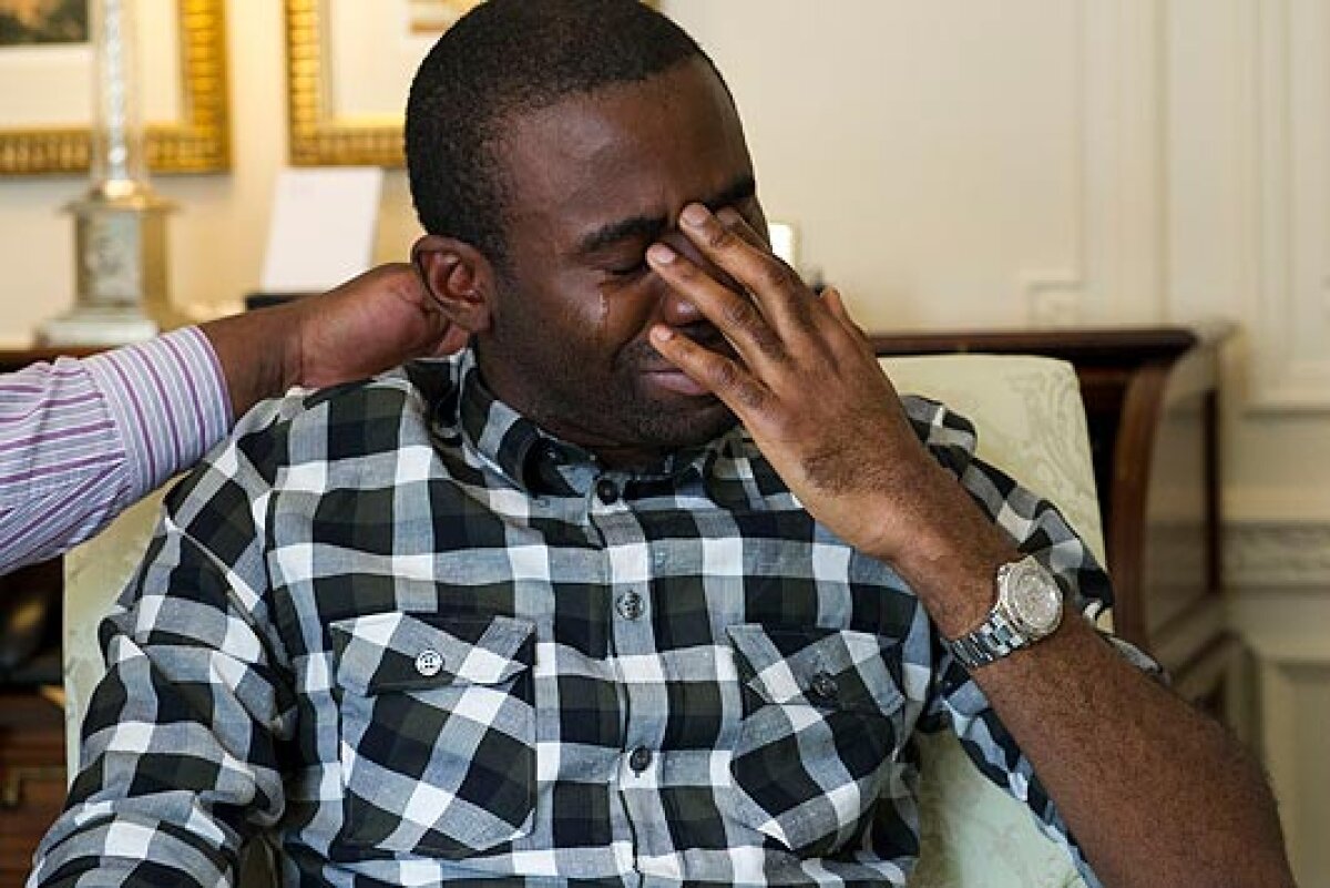 Fabrice Muamba nu va mai juca niciodată fotbal » "Îi mulţumesc lui Dumnezeu că sînt în viaţă şi mă înclin în faţa medicilor"