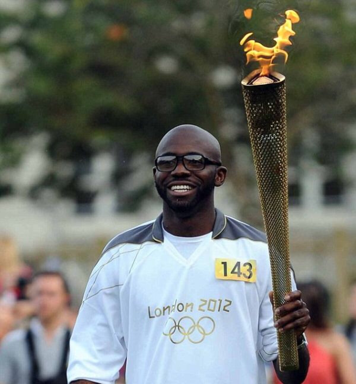 STOP! Muamba se opreşte! » Refăcut miraculos după un stop cardiac suferit pe teren, se retrage la 24 de ani!