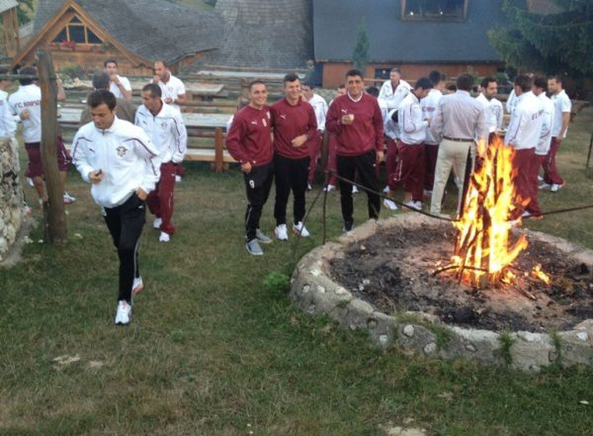 Team-building cu grătar » Rapidiştii s-au relaxat în Poiana Braşov