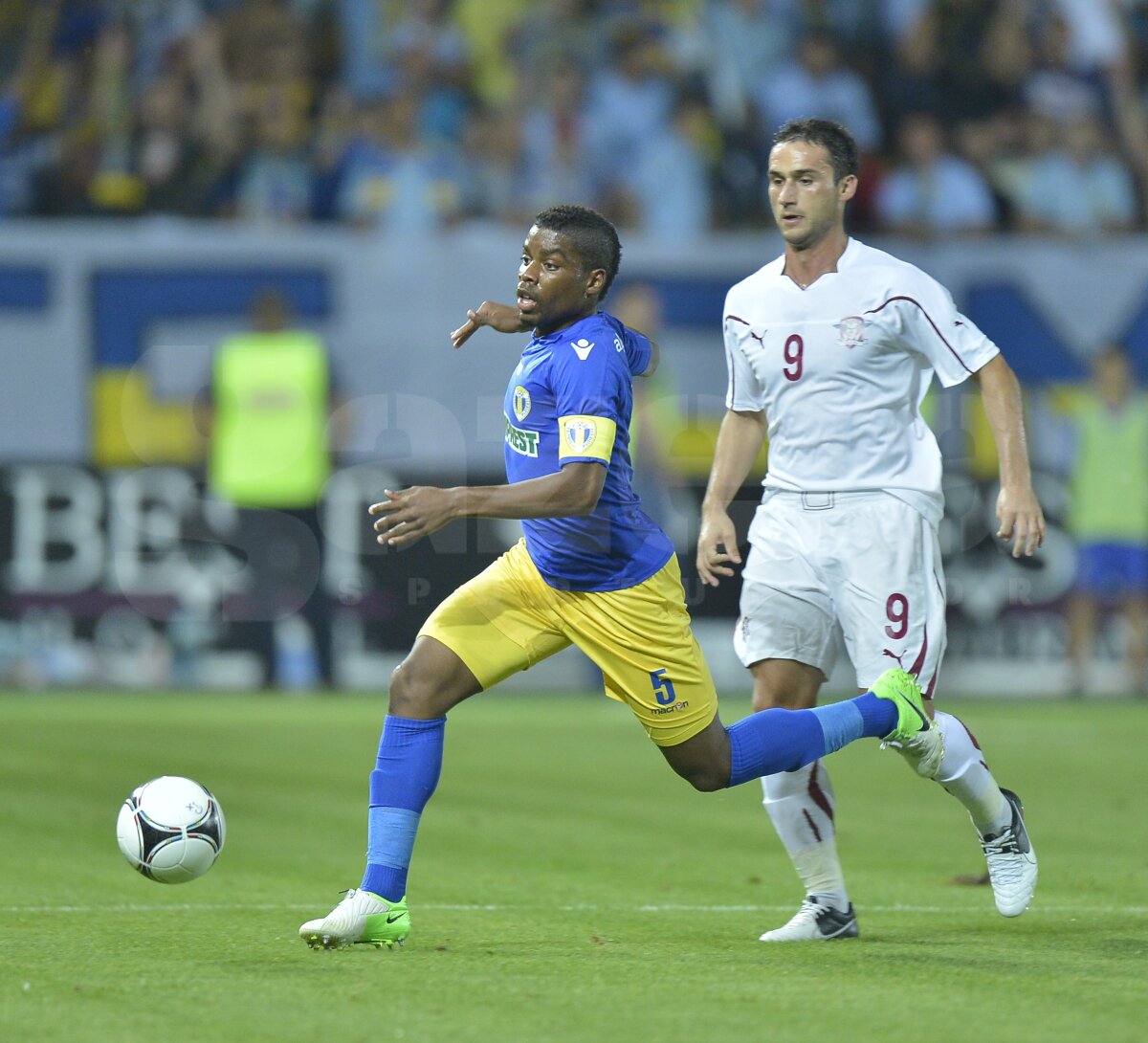 FOTO ŞI VIDEO Petrolul - Rapid 0-0 »  Spectacol doar în tribune la derby-ul etapei
