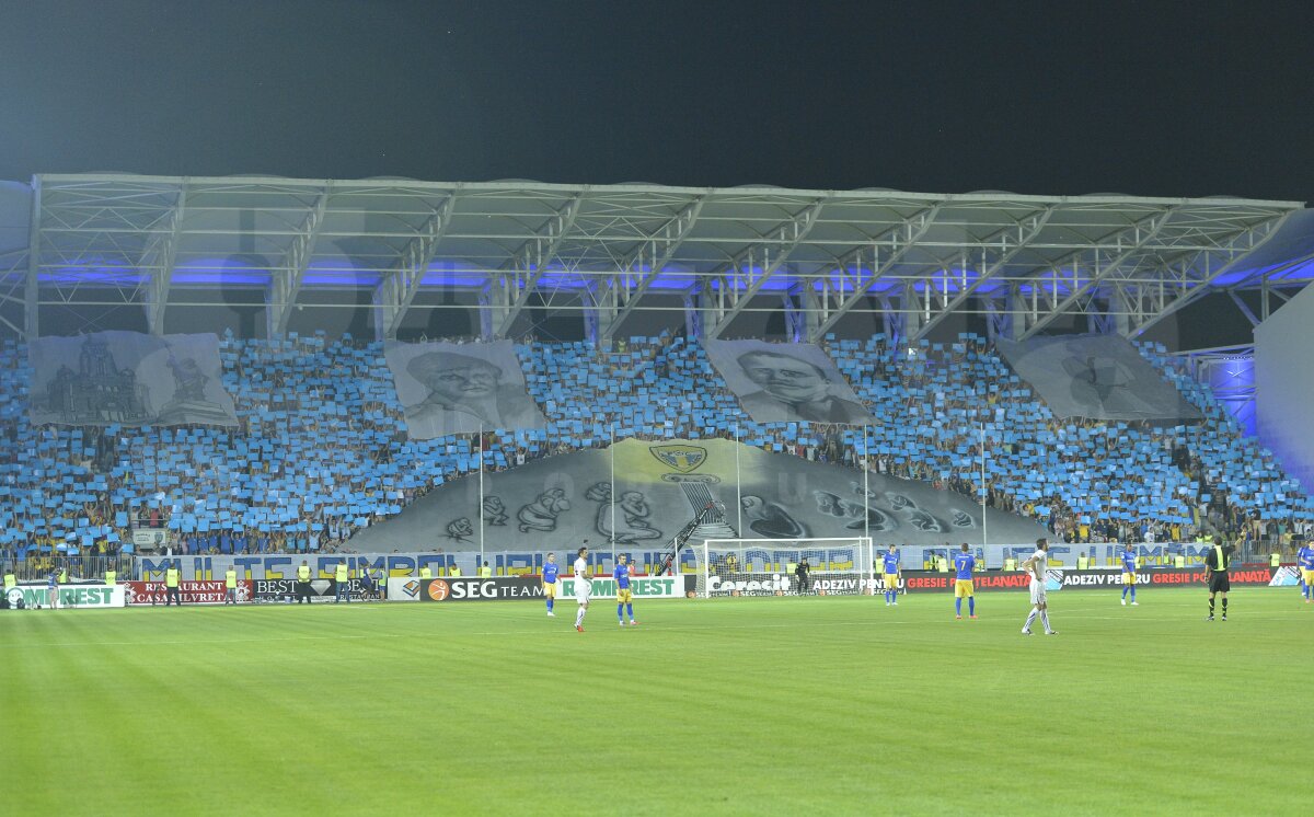 FOTO Spectacol în tribune creat de fanii Petrolului şi ai Rapidului