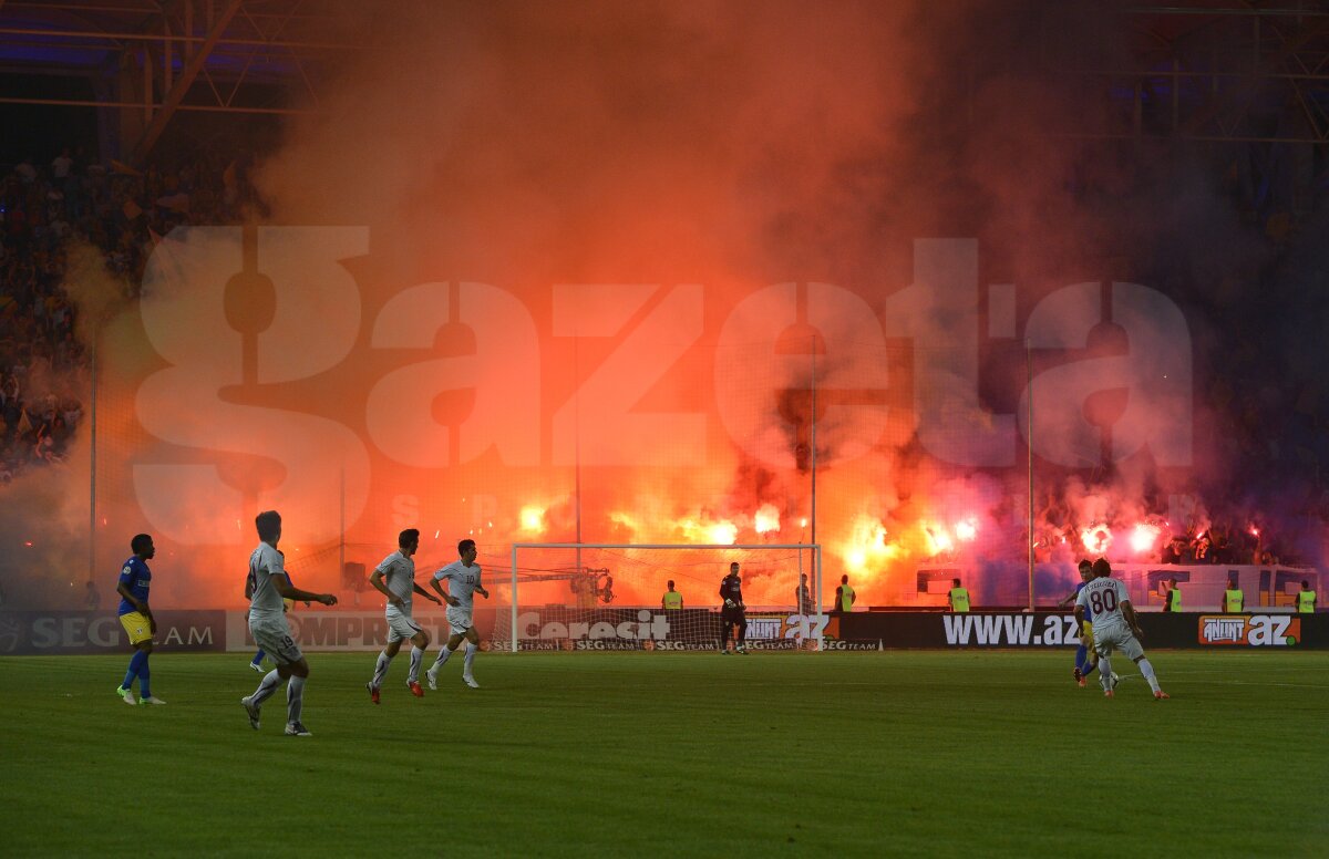 FOTO Spectacol în tribune creat de fanii Petrolului şi ai Rapidului