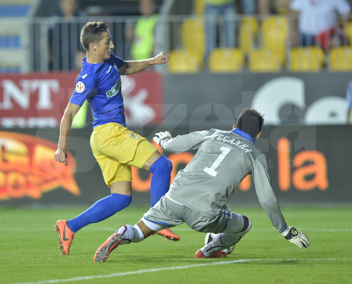 FOTO ŞI VIDEO Petrolul - Rapid 0-0 »  Spectacol doar în tribune la derby-ul etapei
