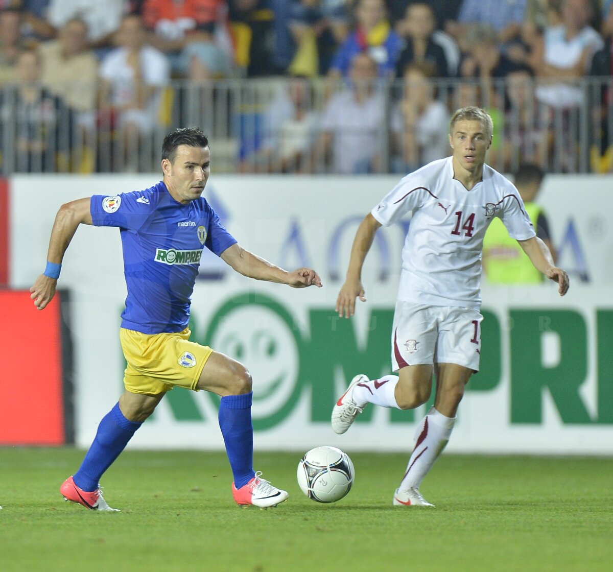 FOTO ŞI VIDEO Petrolul - Rapid 0-0 »  Spectacol doar în tribune la derby-ul etapei