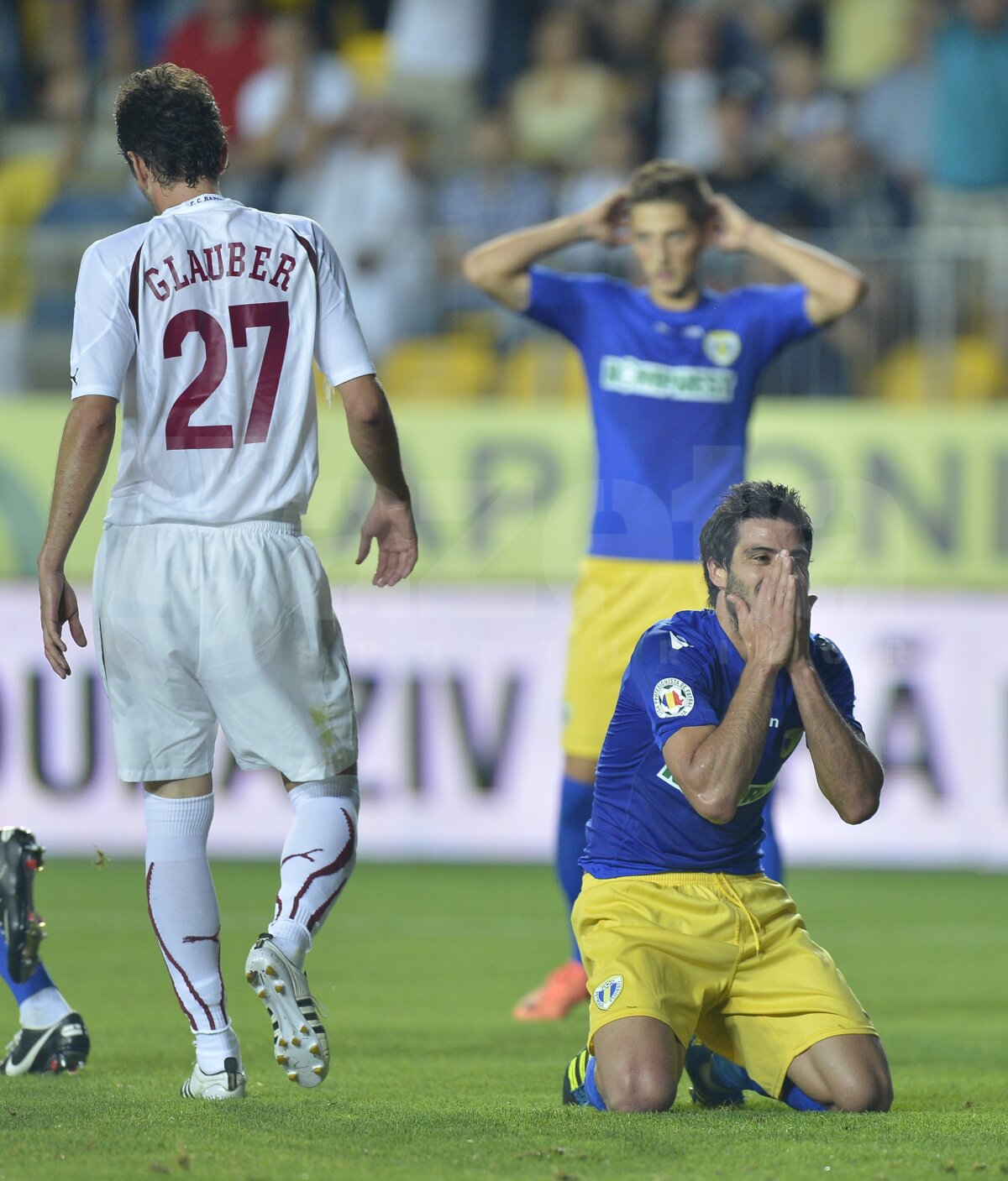 FOTO ŞI VIDEO Petrolul - Rapid 0-0 »  Spectacol doar în tribune la derby-ul etapei