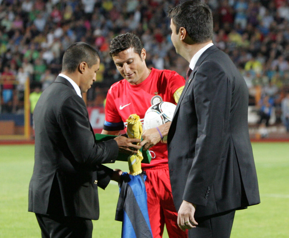 FOTO Piatra italiana » Nemţenii s-au împărţit: 14.000 au fost vasluieni şi 30 italieni!