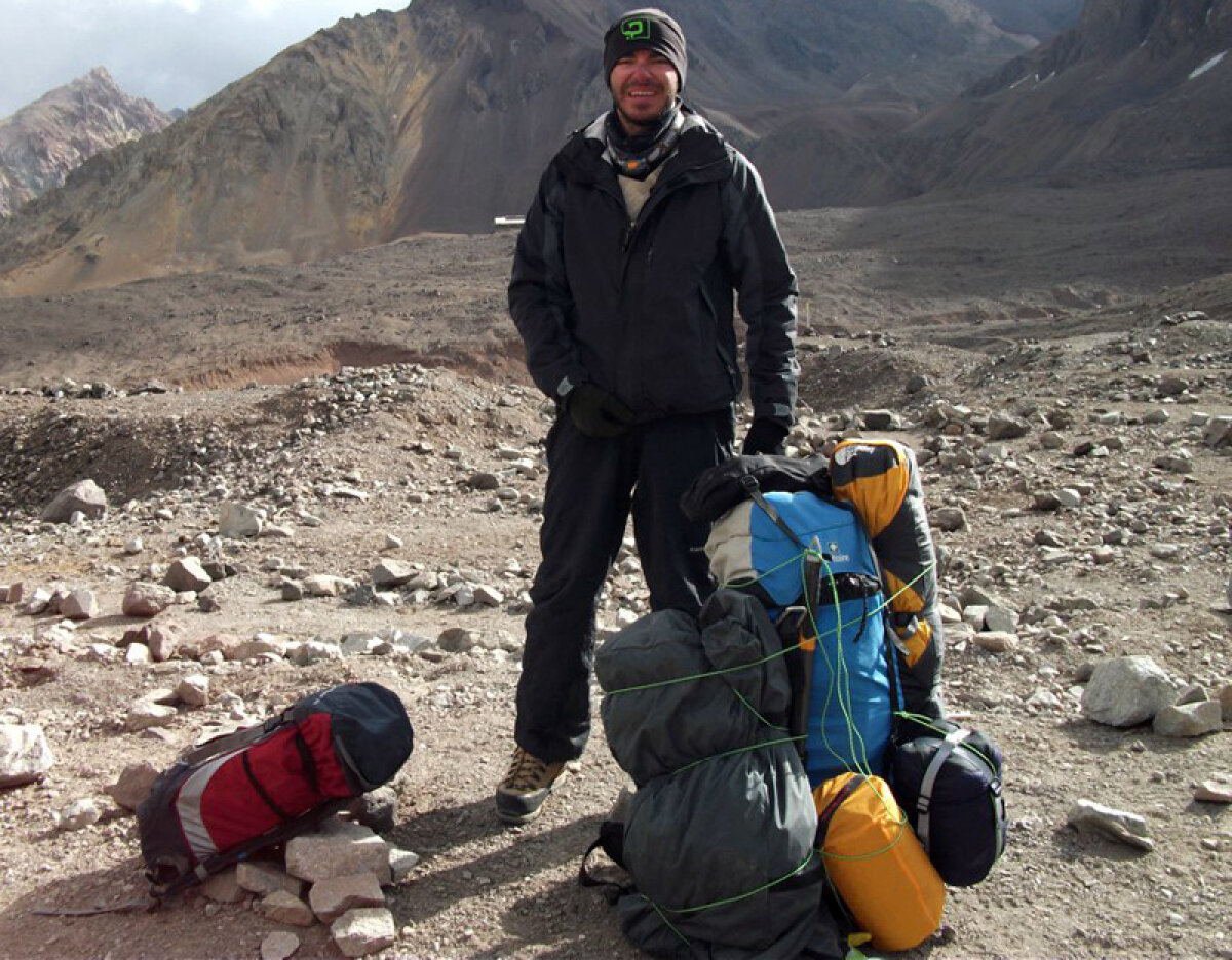 Povestea primei expediţii medicale româneşti la mare altitudine » Alpiniştii Iulian Sîrbu şi Marius Roca au urcat, în 2011, pe ”acoperişul” Americii de Sud