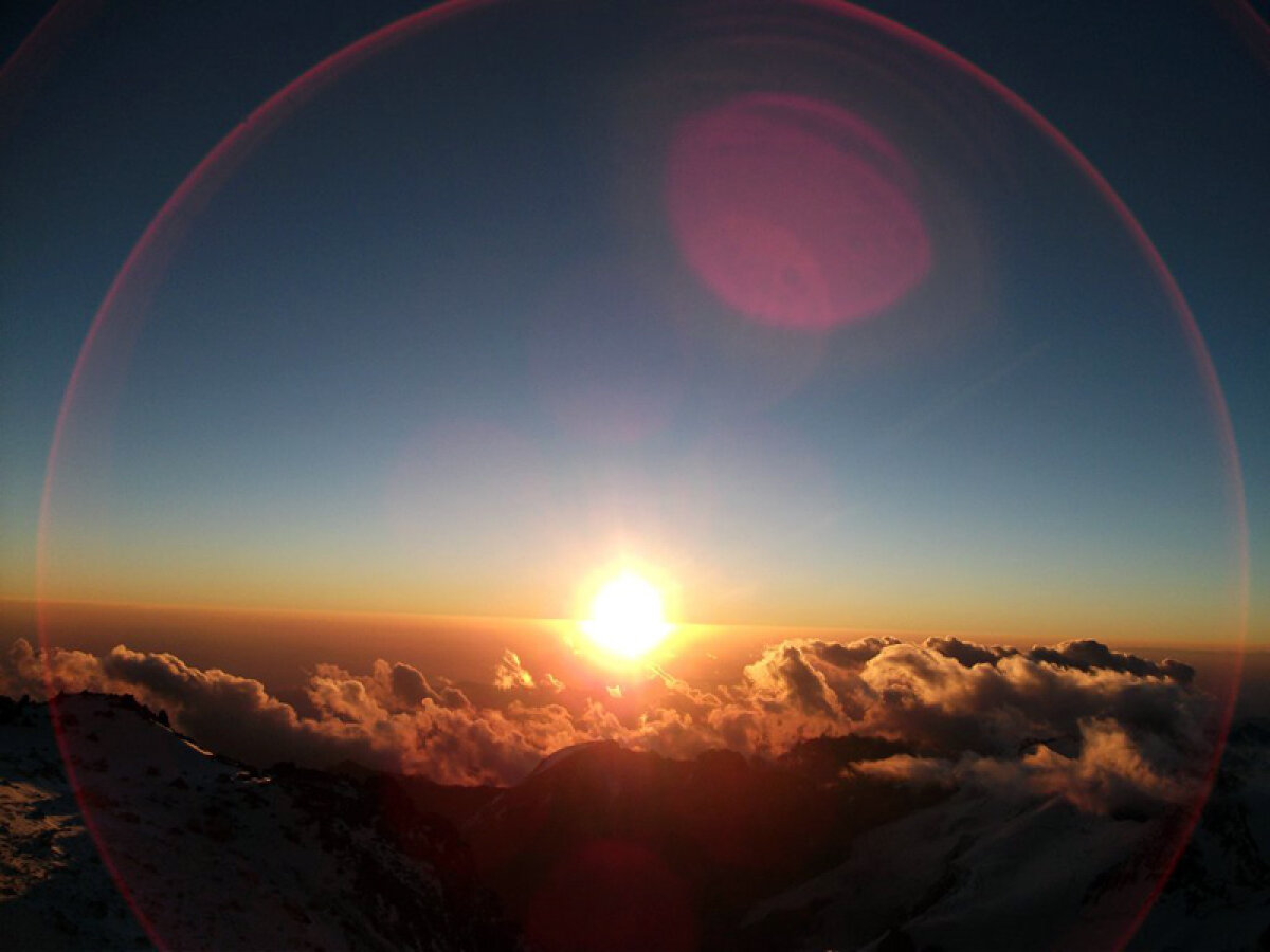 Povestea primei expediţii medicale româneşti la mare altitudine » Alpiniştii Iulian Sîrbu şi Marius Roca au urcat, în 2011, pe ”acoperişul” Americii de Sud