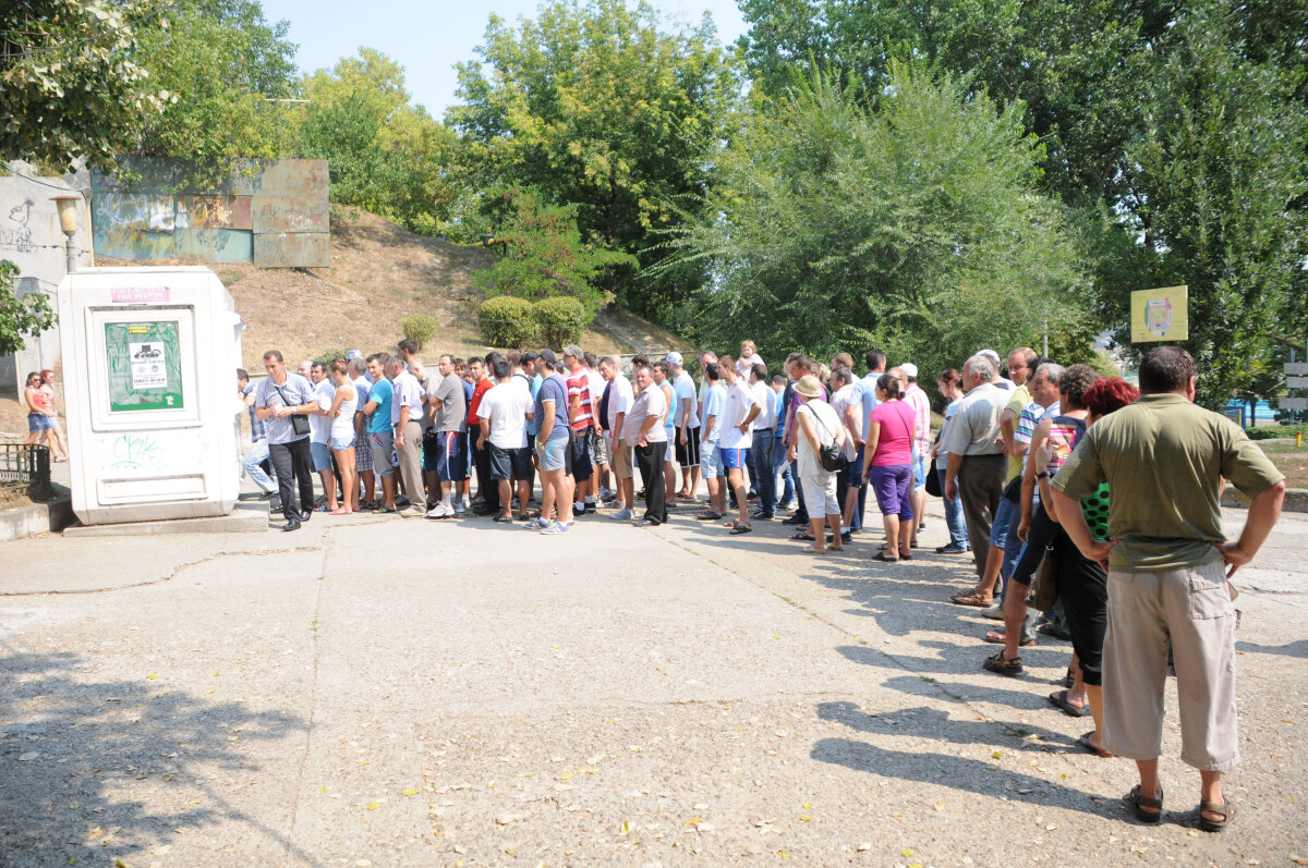 FOTO Coadă pentru tichetele la Vaslui-Steaua. Aici ai preţurile şi programul caselor de bilete