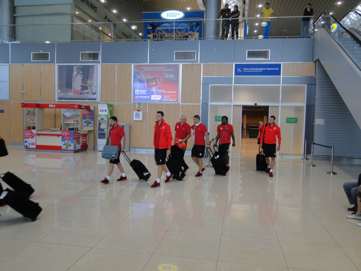 GALERIE FOTO Dinamo a ajuns la Harkov » Issa Ba n-a făcut deplasarea, iată lotul "cîinilor"