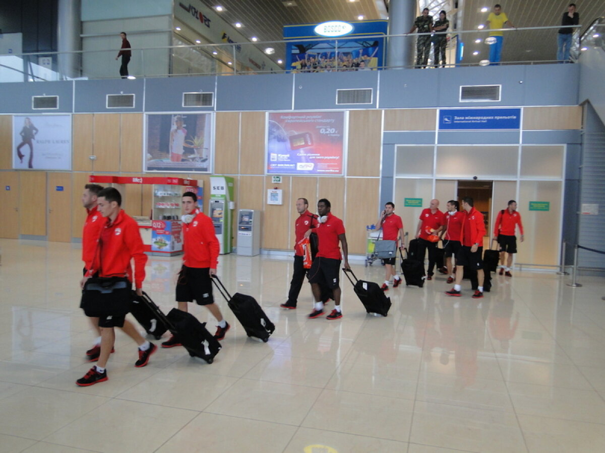 GALERIE FOTO Dinamo a ajuns la Harkov » Issa Ba n-a făcut deplasarea, iată lotul "cîinilor"