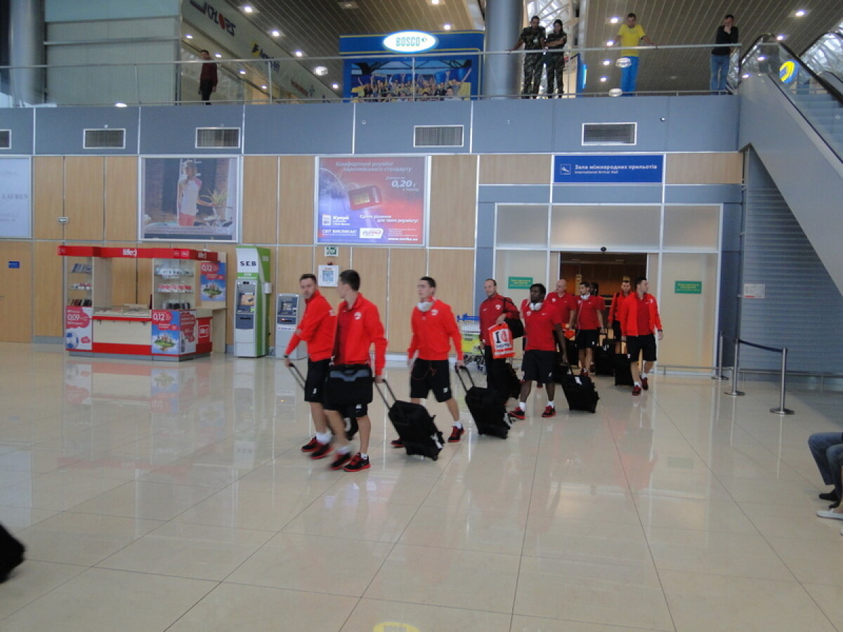 GALERIE FOTO Dinamo a ajuns la Harkov » Issa Ba n-a făcut deplasarea, iată lotul "cîinilor"