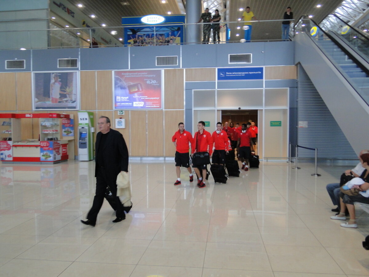 GALERIE FOTO Dinamo a ajuns la Harkov » Issa Ba n-a făcut deplasarea, iată lotul "cîinilor"