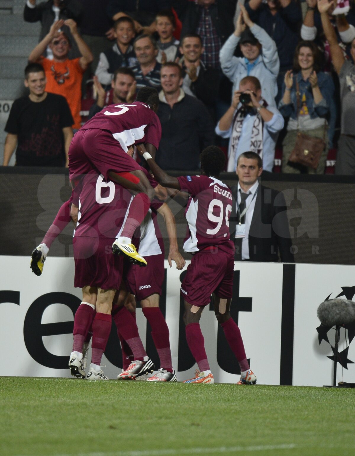 FOTO ŞI VIDEO CFR Cluj în grupele UEFA Champions League » CFR Cluj - FC Basel 1-0