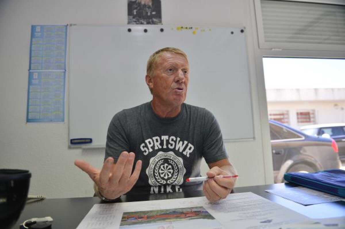 EXCLUSIV Fanii îi pregătesc un banner pe toată peluza, antrenorul i-a delegat fazele fixe, colegii aşteaptă pase geniale: "Mutu e împăratul nostru!"