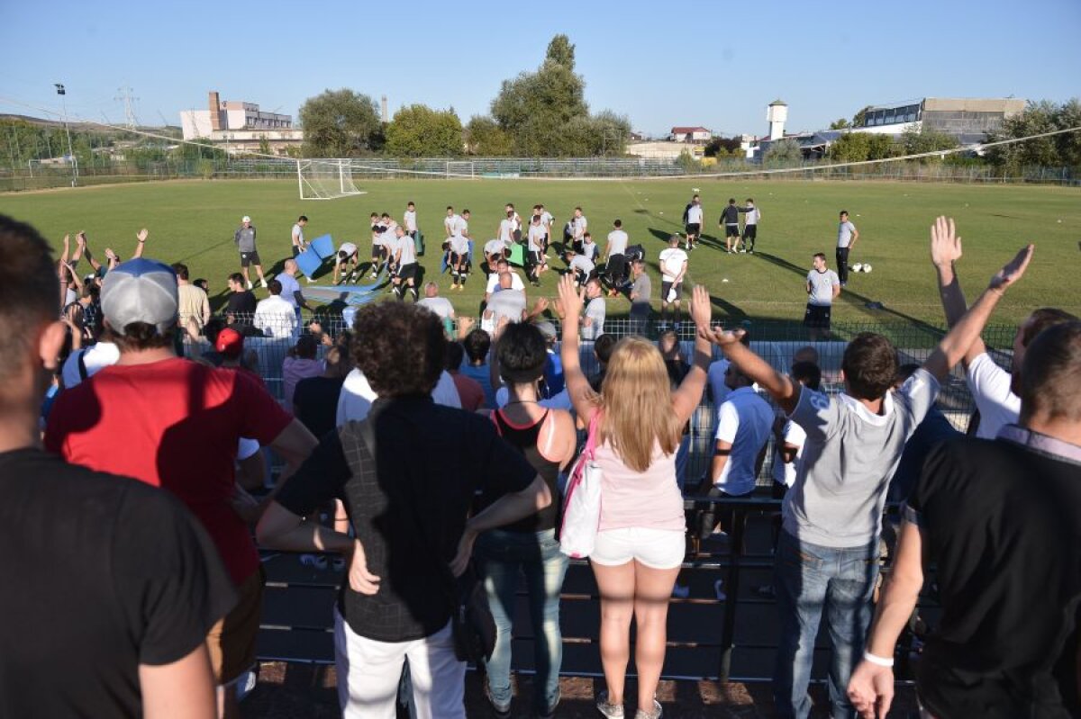 FOTO Suporterii lui "U" au fost la antrenament şi i-au avertizat pe jucători! Vezi ce le-au spus!