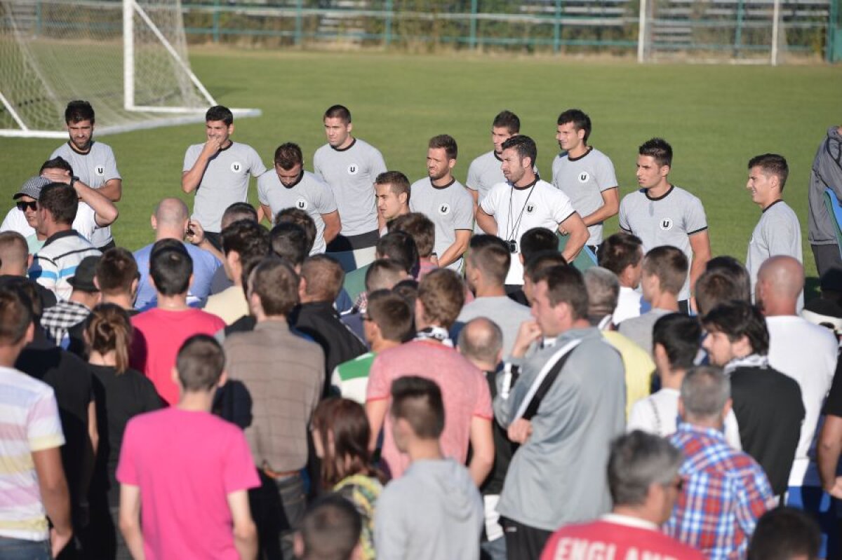 FOTO Suporterii lui "U" au fost la antrenament şi i-au avertizat pe jucători! Vezi ce le-au spus!