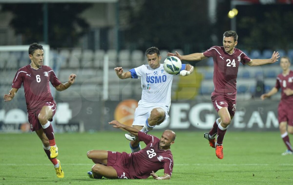 FOTO&VIDEO Pandurii - Rapid 2-0 » Gorjenii au surclasat echipa lui Sabău şi se distanţează în fruntea clasamentului