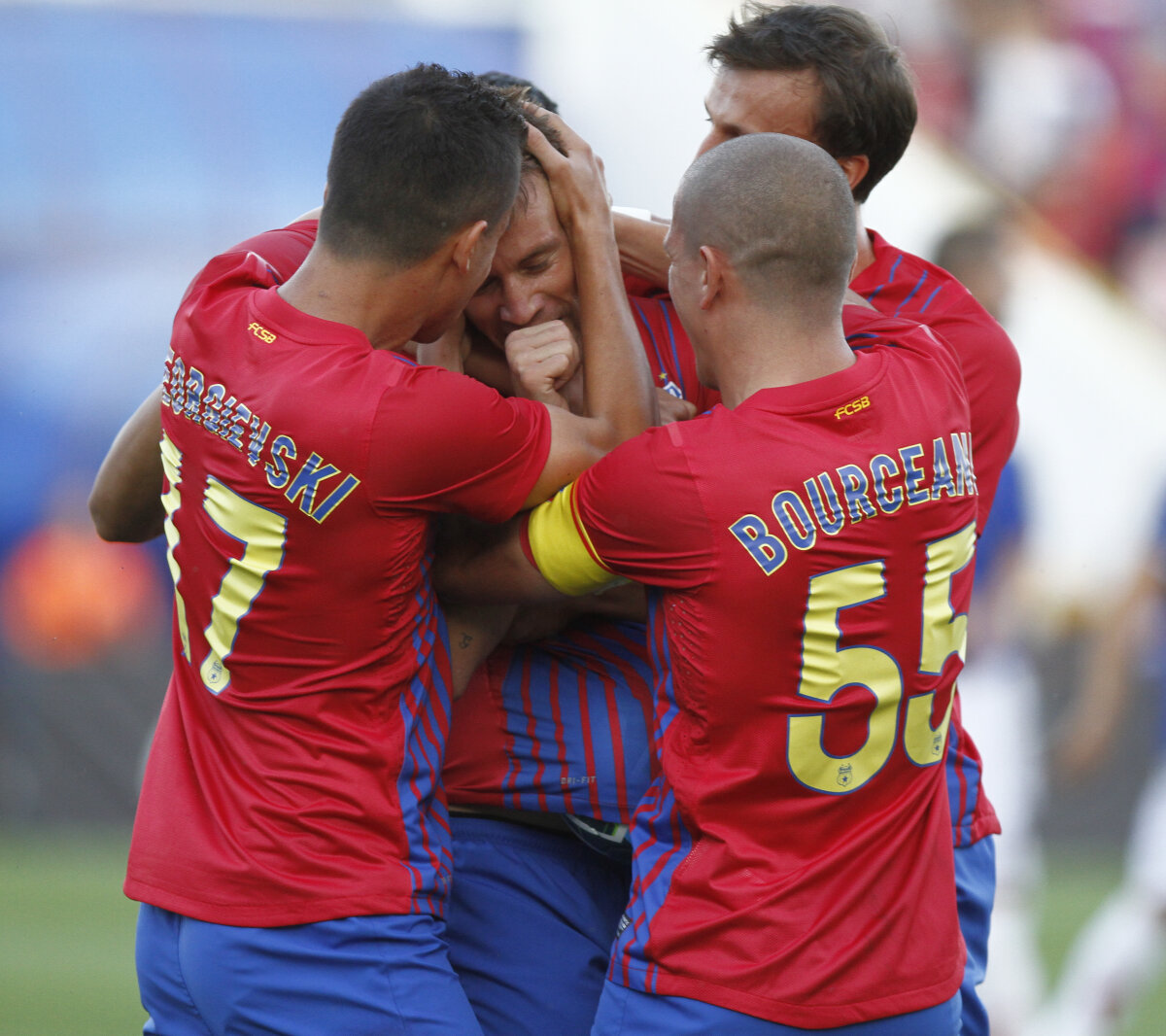 FOTO&VIDEO » Fortăreaţa Ghencea: Steaua a bătut iar Oţelul (2-1) într-un joc care a pornit furtunos, apoi s-a stins