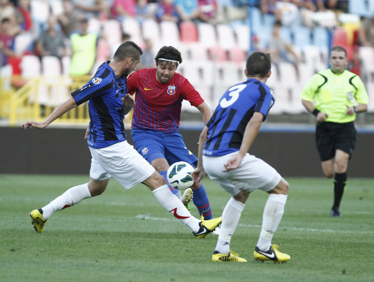 FOTO&VIDEO » Fortăreaţa Ghencea: Steaua a bătut iar Oţelul (2-1) într-un joc care a pornit furtunos, apoi s-a stins