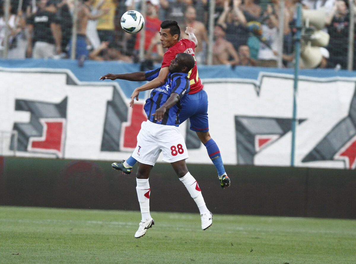 FOTO&VIDEO » Fortăreaţa Ghencea: Steaua a bătut iar Oţelul (2-1) într-un joc care a pornit furtunos, apoi s-a stins