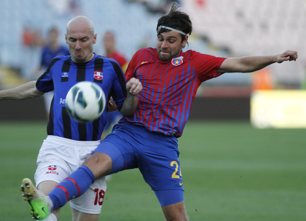 FOTO&VIDEO » Fortăreaţa Ghencea: Steaua a bătut iar Oţelul (2-1) într-un joc care a pornit furtunos, apoi s-a stins