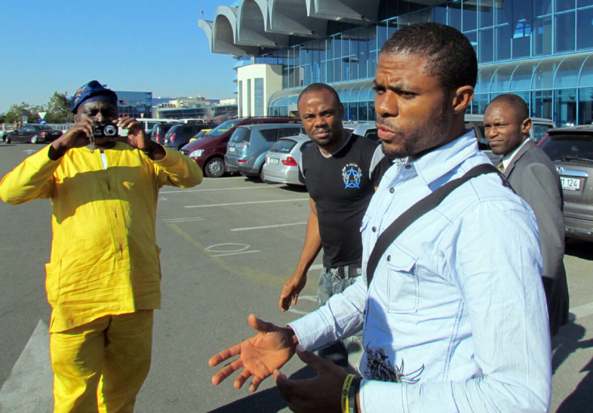 Plimbat între IML, aeroport şi cimitir! » Prietenii nigerianului Henry Chinonso au făcut un scandal monstru la Morgă