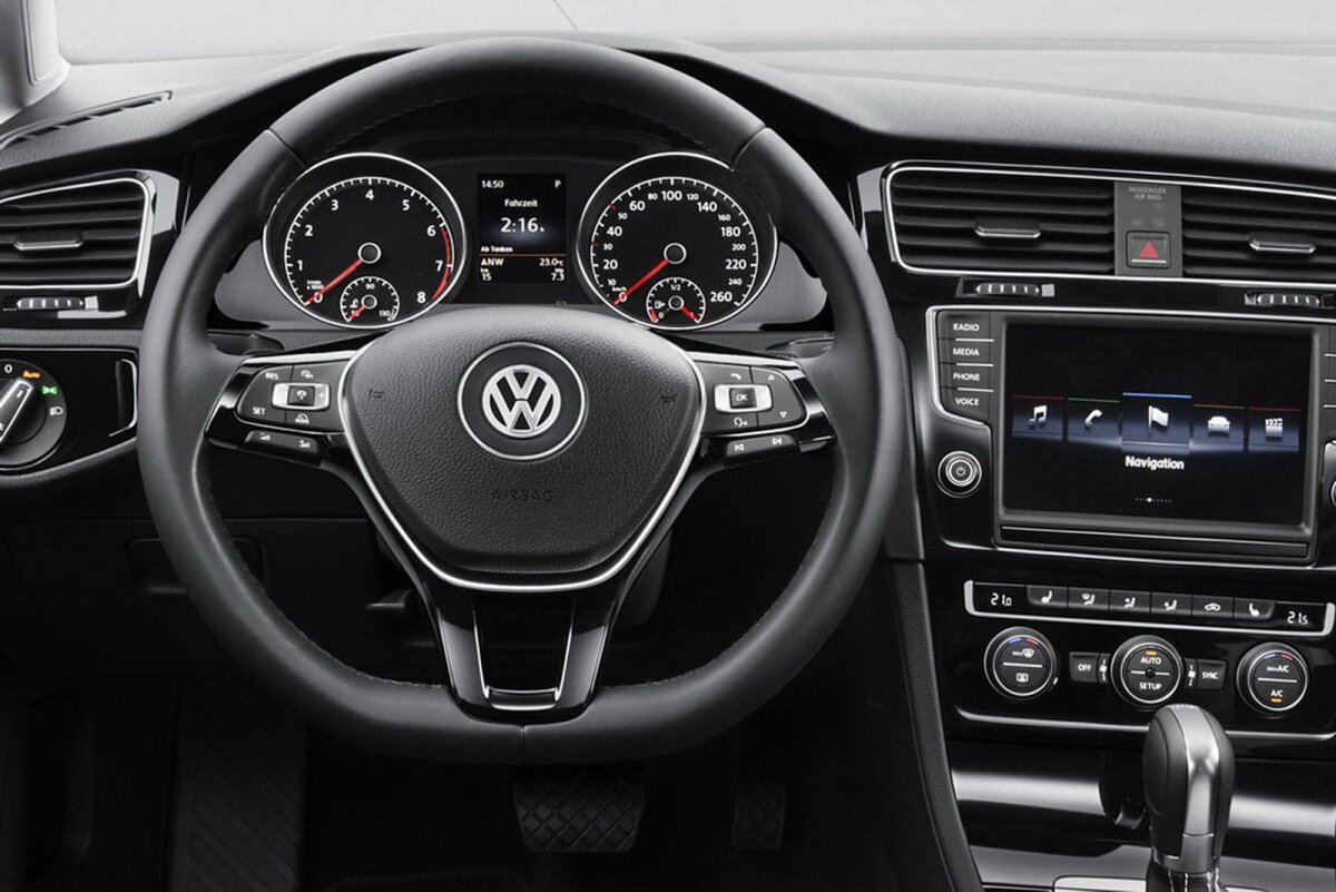 Vezi primele imagini cu noul Volkswagen Golf 7