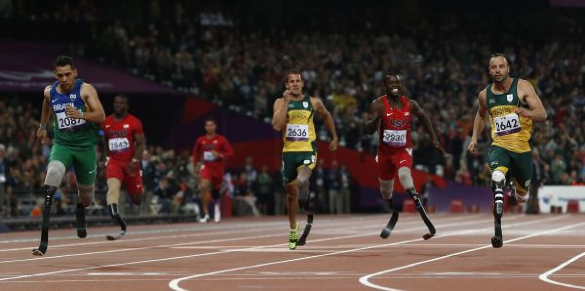 Ceartă pe pistă » Oscar Pistorius, cel mai cunoscut sportiv paralimpic, l-a acuzat pe campionul de la 200 de metri că a folosit proteze mai lungi