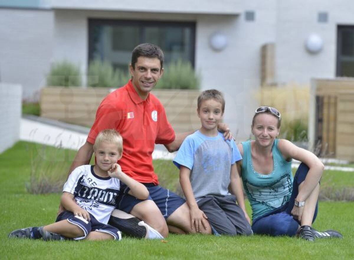 FOTO O după-amiază la Londra » Carol Eduard Novak le-a arătat copiilor săi Satul Paralimpic