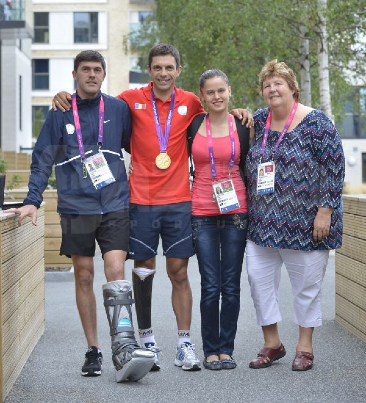 FOTO O după-amiază la Londra » Carol Eduard Novak le-a arătat copiilor săi Satul Paralimpic