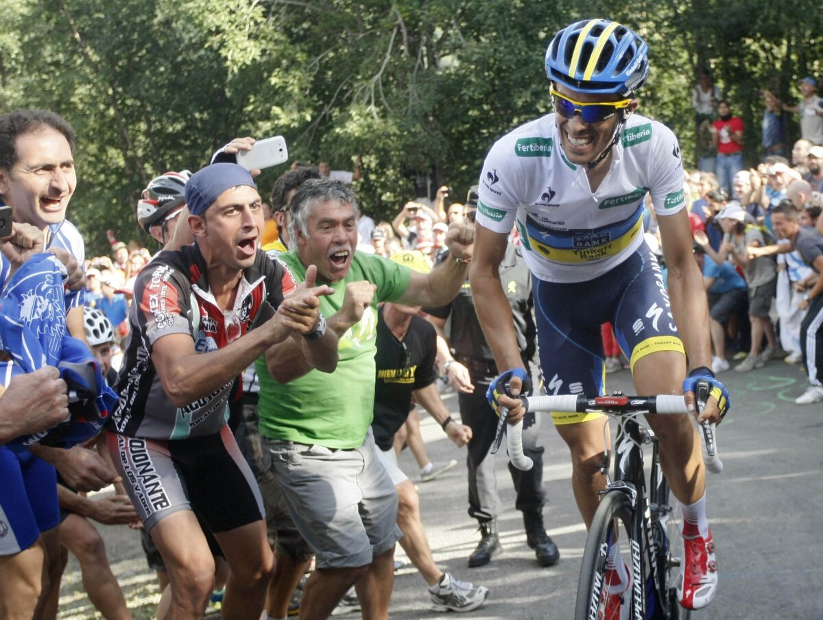 Inima ciclismului » Alberto Contador predă o lecţie de tactică în Turul Spaniei şi sărbătoreşte în lacrimi tricoul roşu