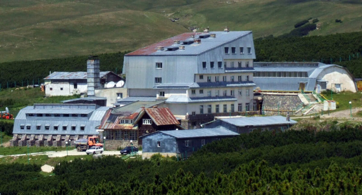 Moarte misterioasă în noapte » Un tînăr înotător a murit după ce a căzut de la etajul 3 al cabanei Piatra Arsă