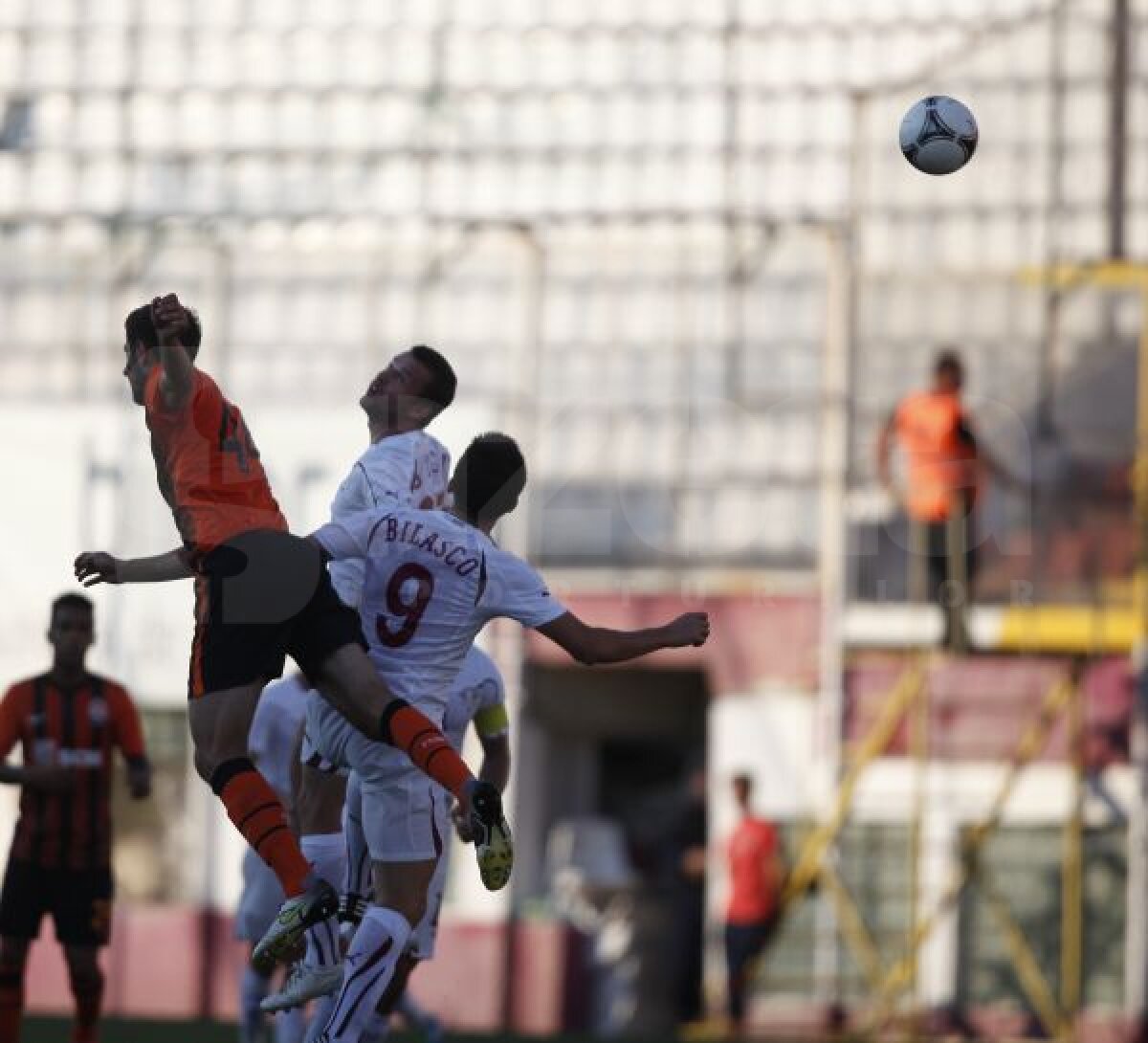 FOTO Şah la nea Mircea » Rapid remizează cu Şahtior în Giuleşti, scor 1-1