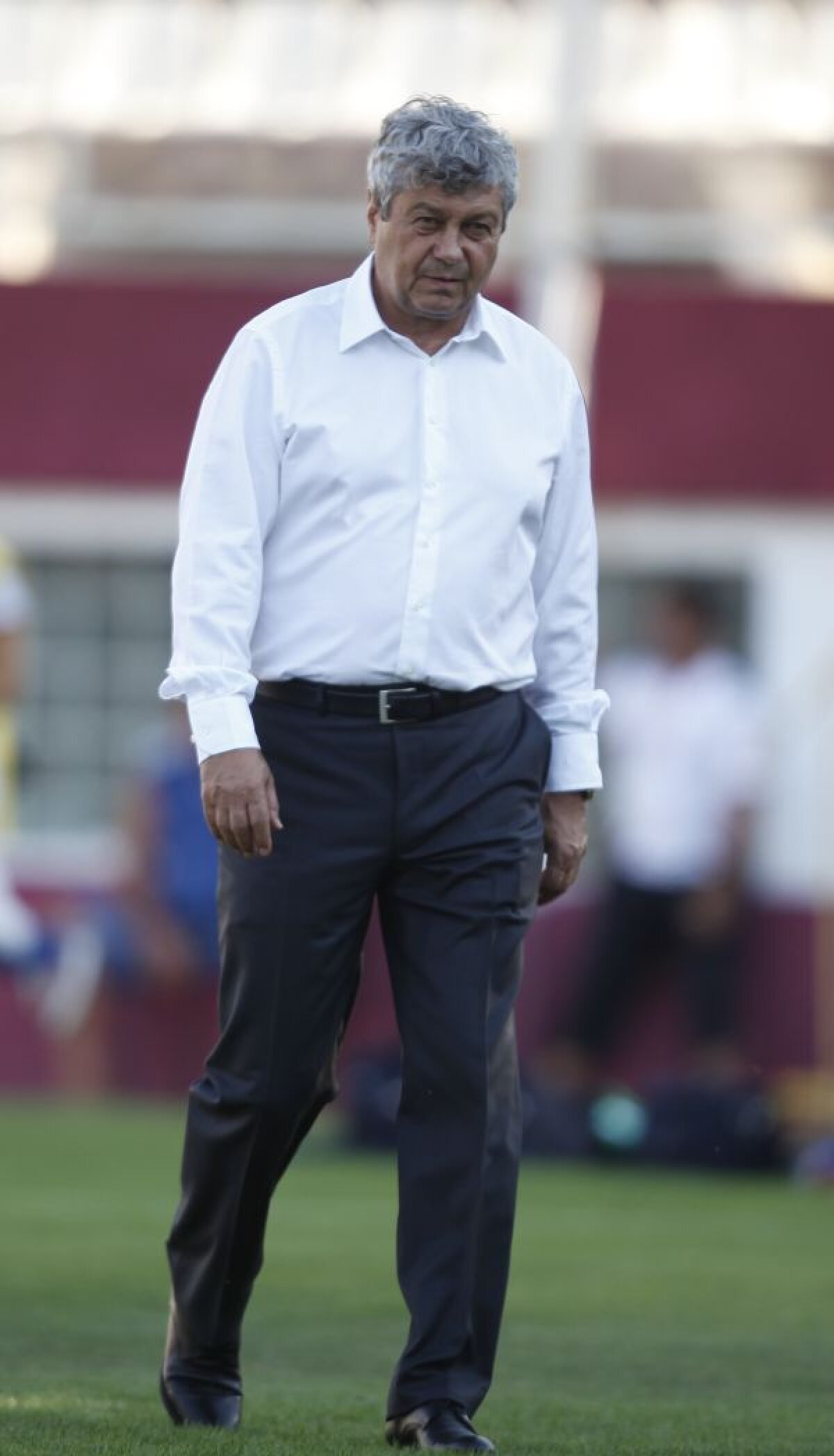 FOTO Mircea Lucescu ca acasă în Giuleşti » Fanii l-au primit cu un mesaj emoţionant