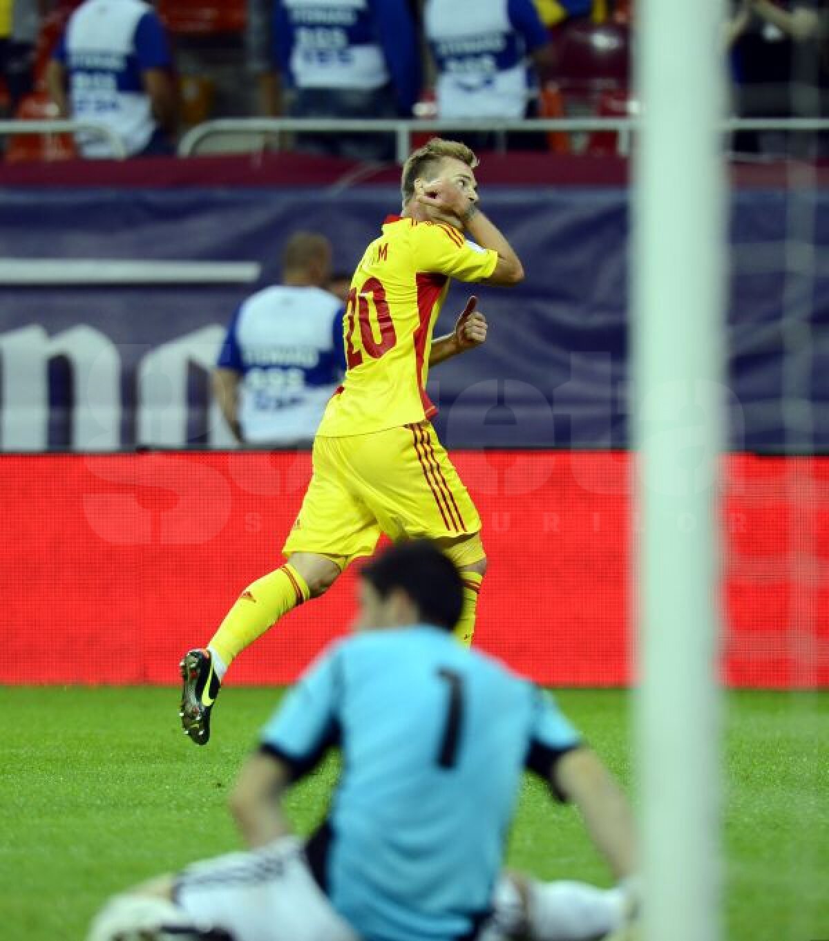 VIDEO + FOTO Alexandru Maxim a înscris cel mai frumos gol din cele şase reuşite de "tricolori" cu Estonia şi Andorra: "Mama a plîns la gol!"