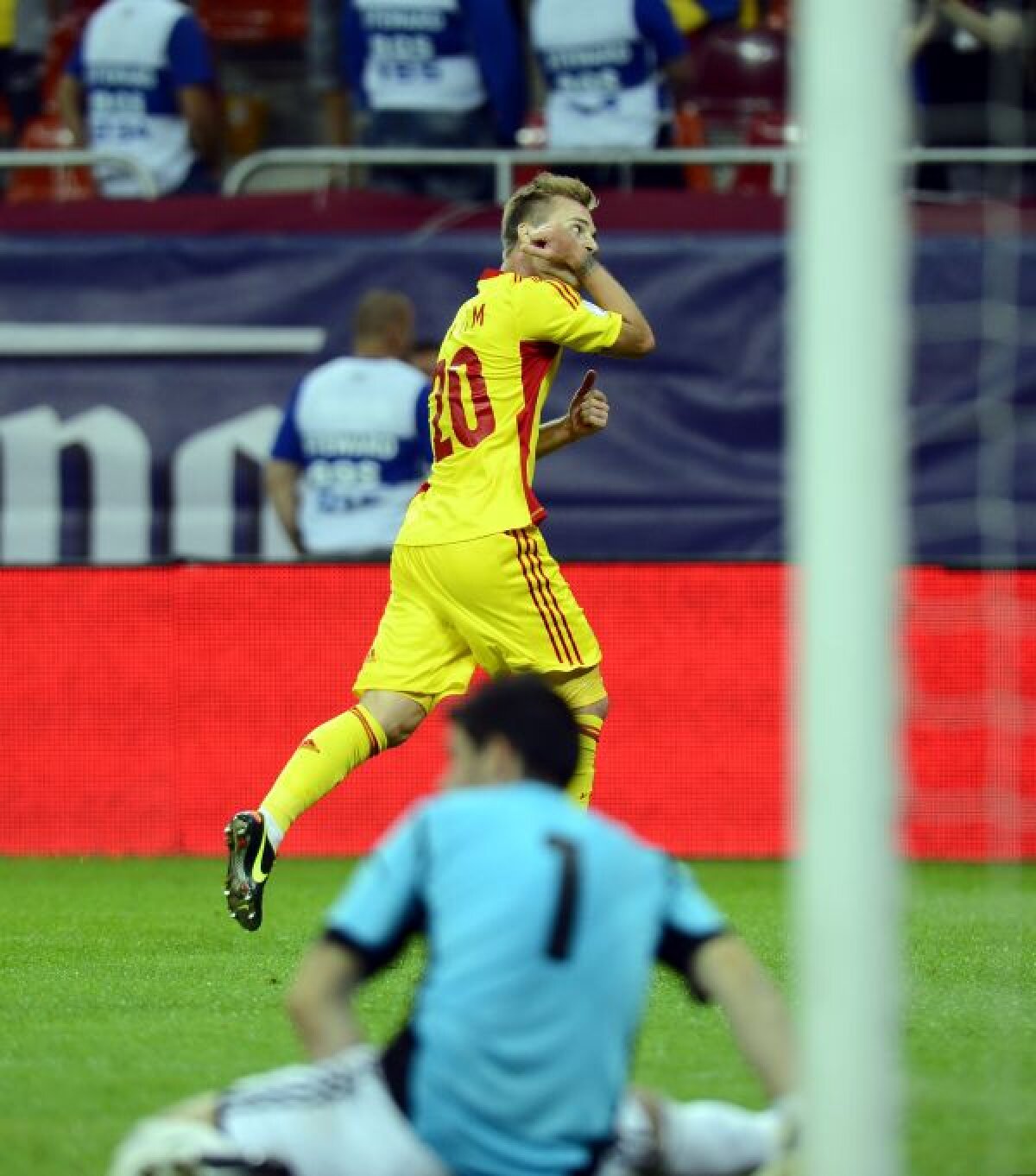 VIDEO + FOTO Alexandru Maxim a înscris cel mai frumos gol din cele şase reuşite de "tricolori" cu Estonia şi Andorra: "Mama a plîns la gol!"