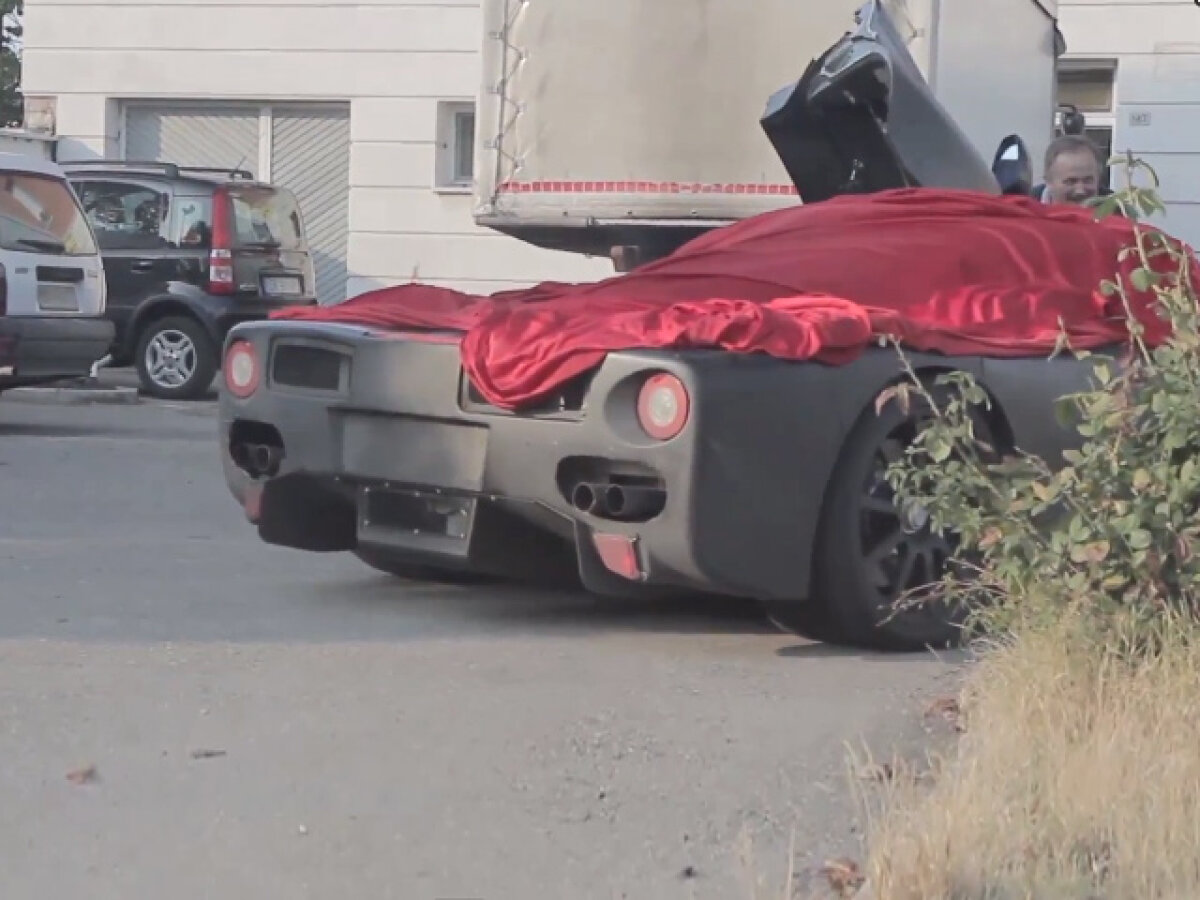 VIDEO El înlocuieşte Enzo! Ferrari F70, suprins pe străzile din Maranello